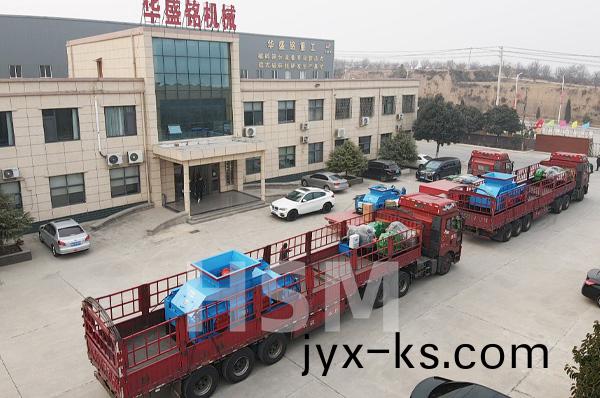 三台瓜米石对辊破碎机发往广西钦州