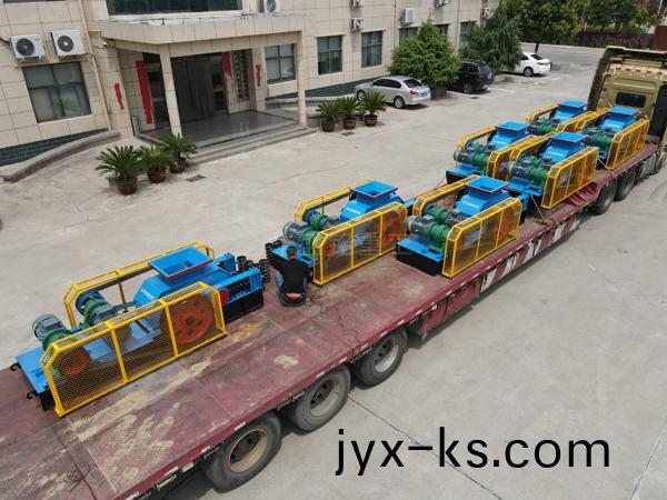 挖机开挖料破碎机,开挖料破碎回收设备厂家,开挖料双齿辊破碎机价格