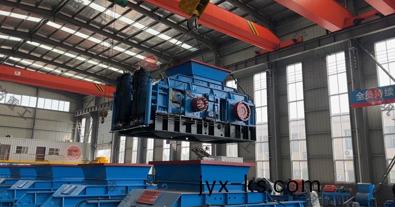 如何维护和保养铁矿石对辊破碎机以延长其寿命？