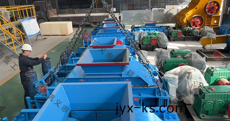 如何维护和保养铁矿石对辊破碎机以延长其寿命？