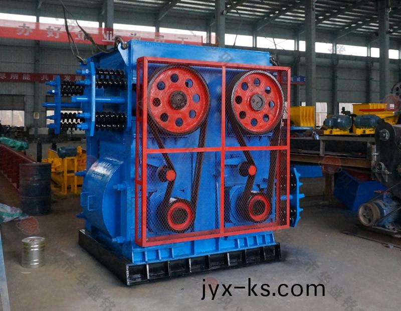 高精石英砂破碎机,四辊制砂机厂家,四辊破碎机价格,四辊细碎机型号