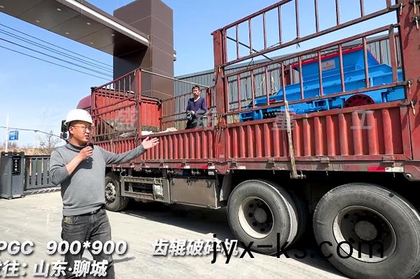 900x900硅锰合金齿辊破碎机发山东