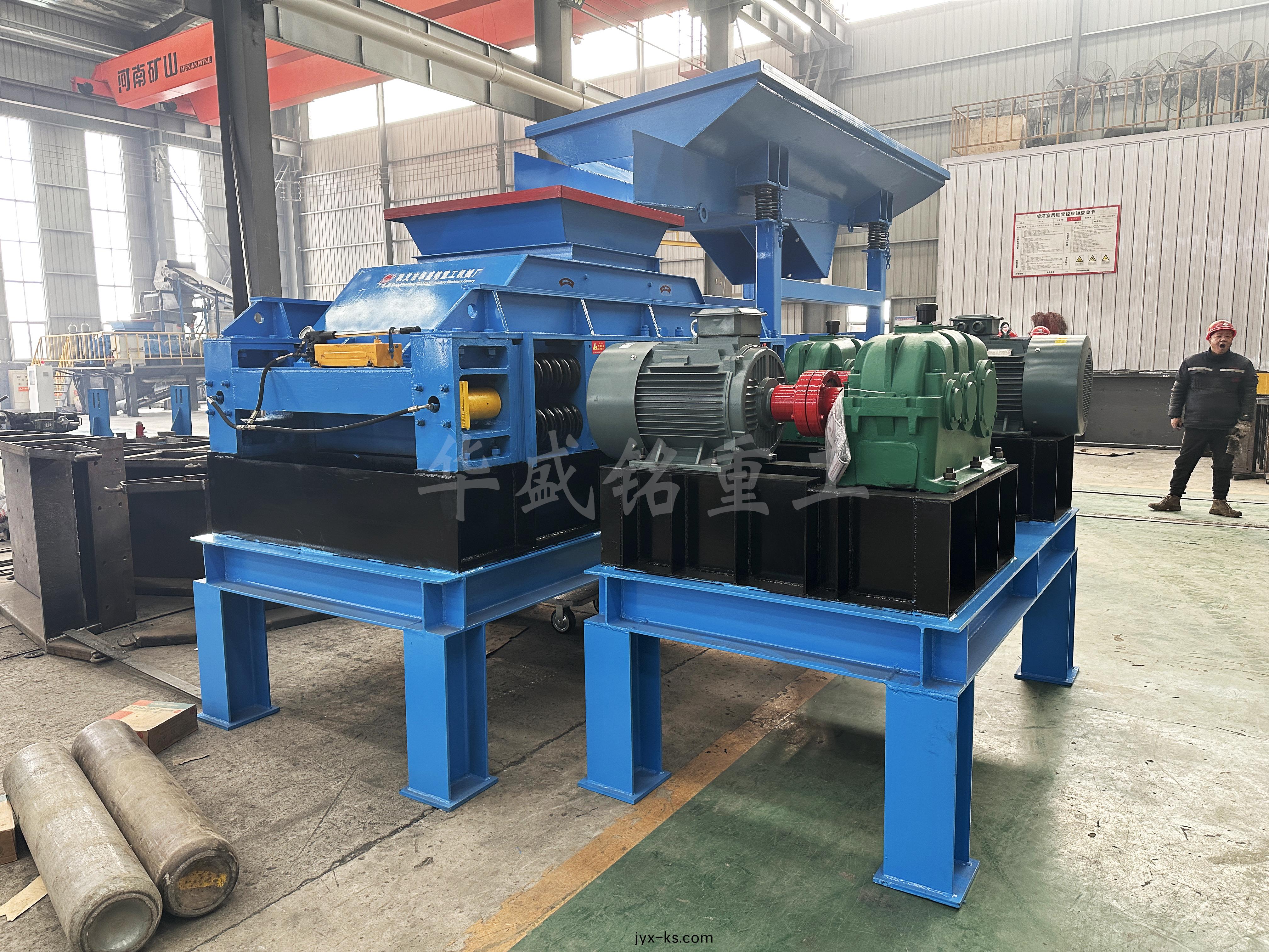 沥青搅合站铣刨料破碎机,沥青搅拌站破碎筛分设备,铣刨料柔性破碎机,沥青路面双齿辊破碎机