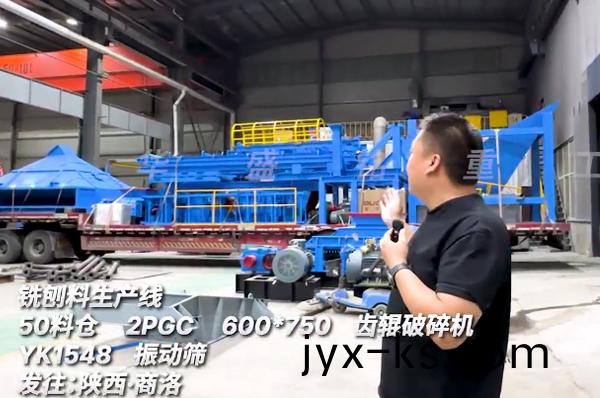 铣刨料破碎筛分一体机装车完毕发往陕西