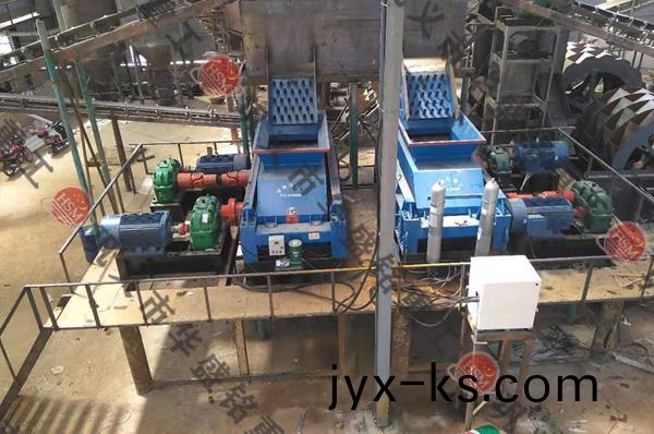 2PGY1810液压对辊破碎机河北现场