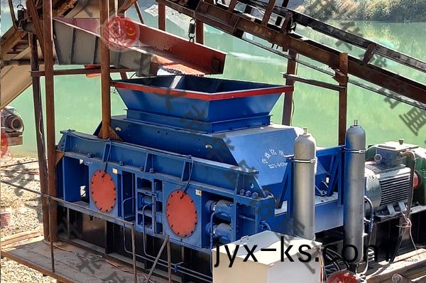 【实力品质】1200*1200出口印尼双齿辊破碎机