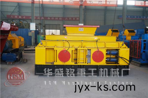 对辊破碎机现场图